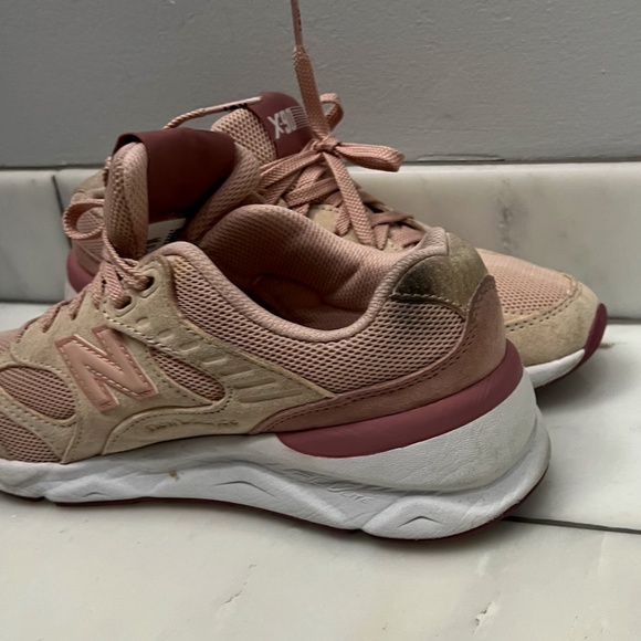 NEW BALANCE X REFORMATION X-90 WOMEN’S SNEAKERS, SIZE US 7/5. WHITE/PINK - Picture 4 of 11